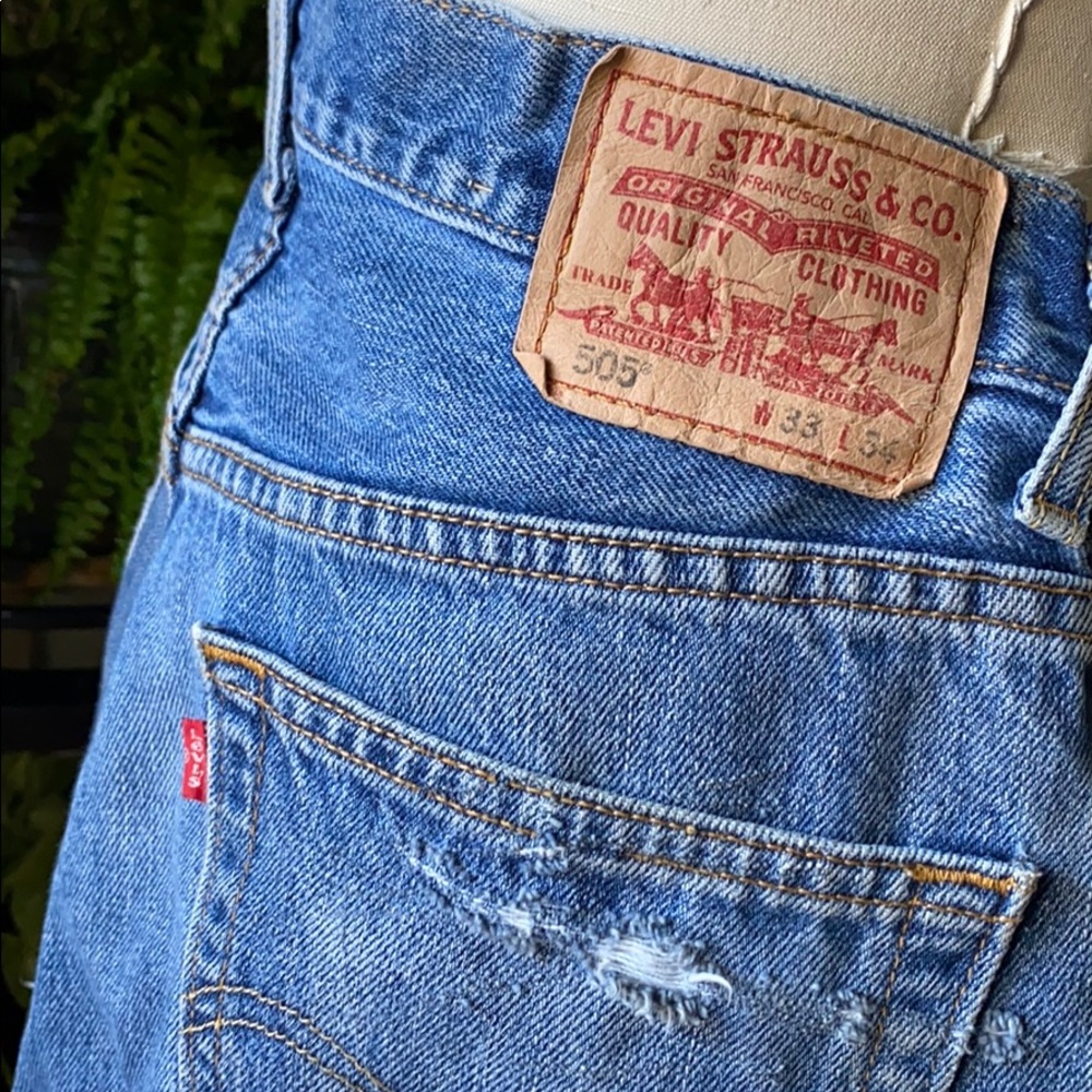 LEVI’S distressed shorts - Picture 7 of 16